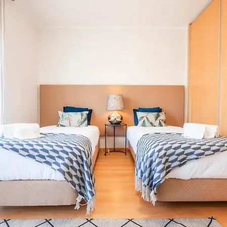 Apartment ★ Oceanfront: Luxury Breathtaking Views And Pool ★